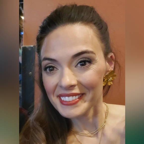 Meet your Posher, Julia - Picture 2 of 2